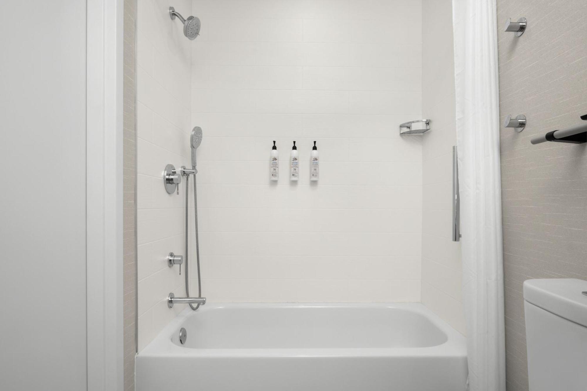 Delta Hotels By Marriott Colonial Heights Bagian luar foto