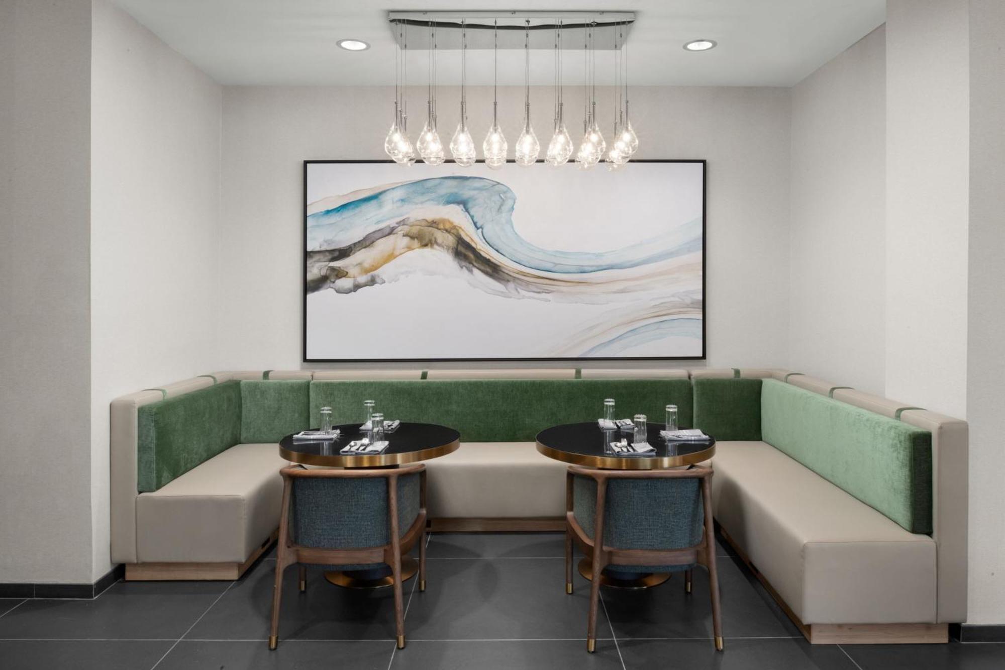 Delta Hotels By Marriott Colonial Heights Bagian luar foto