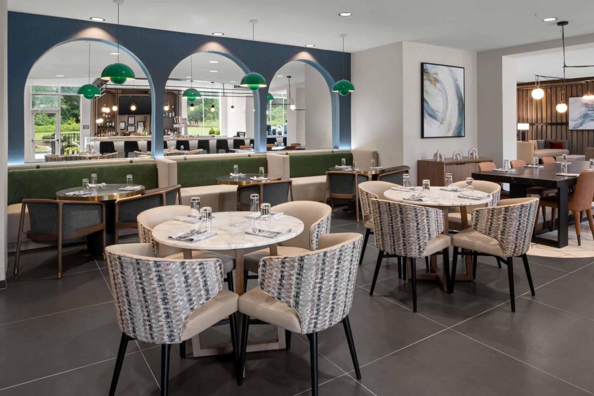 Delta Hotels By Marriott Colonial Heights Bagian luar foto