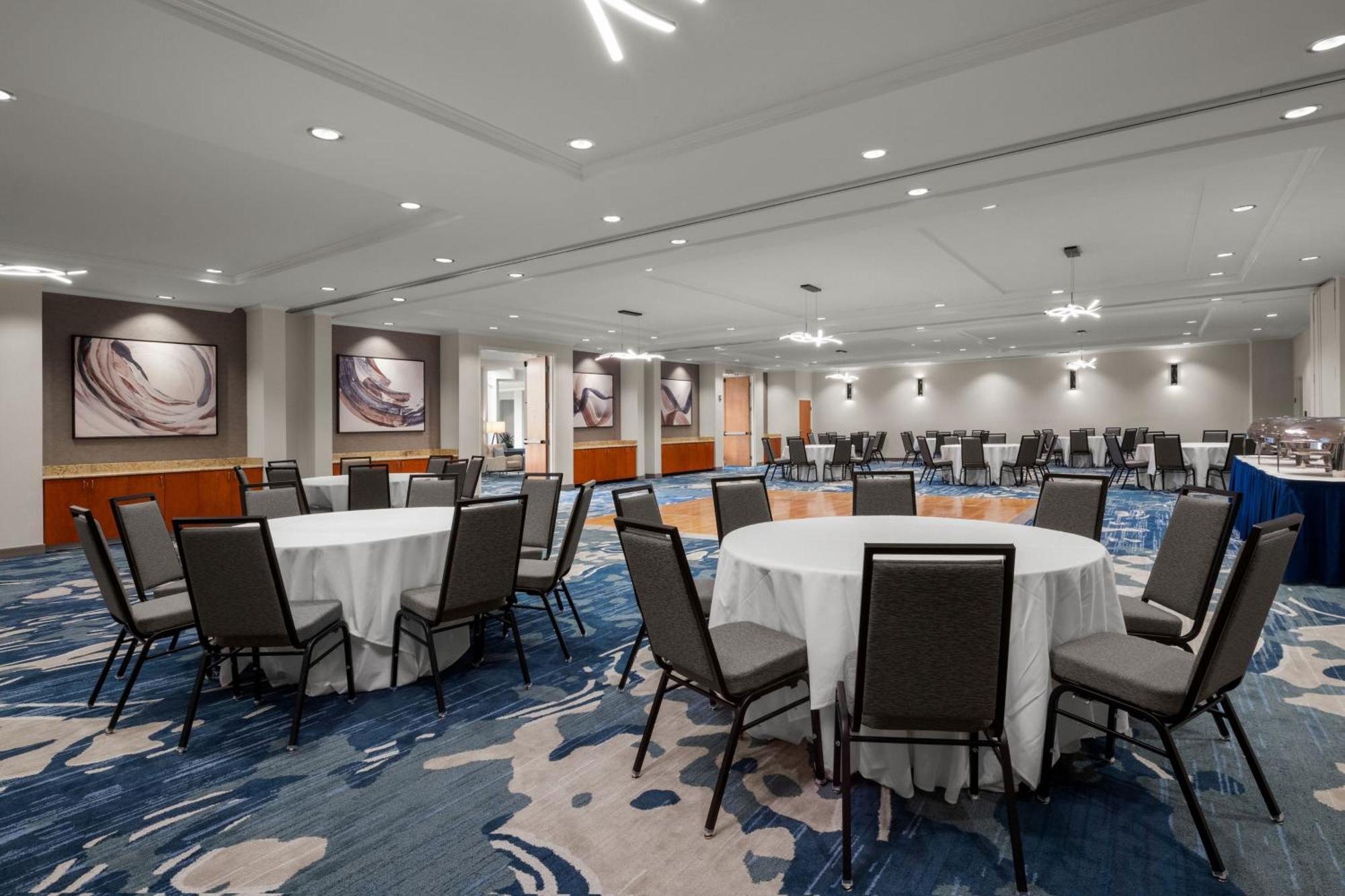 Delta Hotels By Marriott Colonial Heights Bagian luar foto
