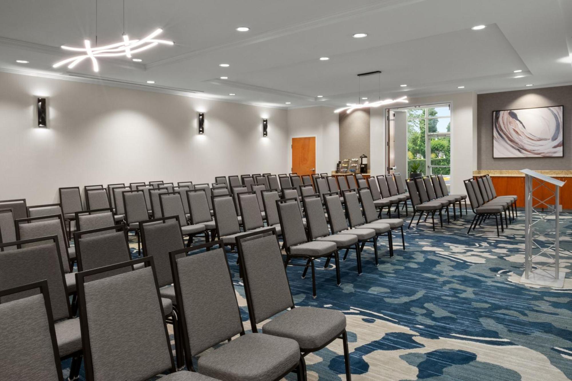 Delta Hotels By Marriott Colonial Heights Bagian luar foto